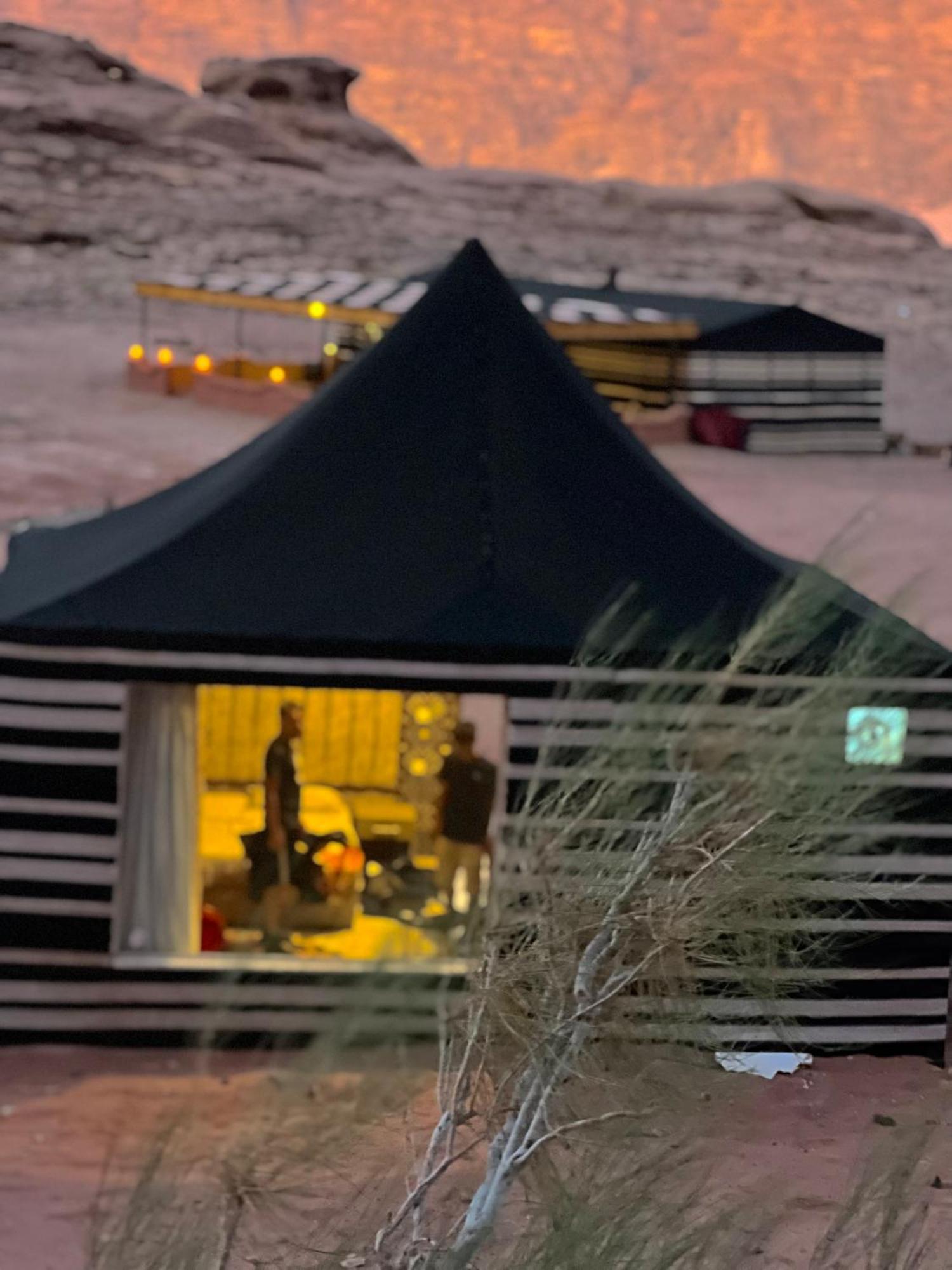 Rum Mountain Luxury Camp Aparthotel Wadi Rum Esterno foto